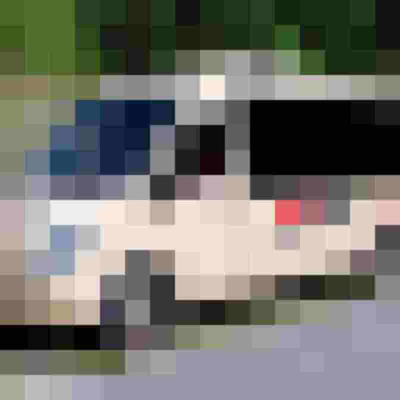 Taxi-AV Kleinbus für Gruppen- und Transferfahrten im Pongau, geparkt am Straßenrand